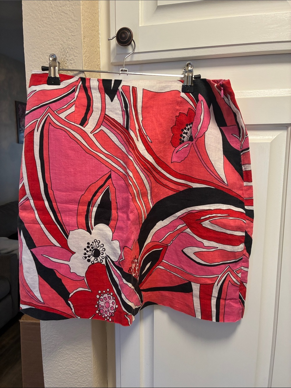 3 for $15 🦋🦋 Anne Carson 100% linen Red, pink, black and white floral skirt